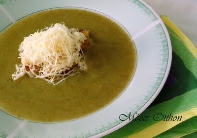 brokkoli krémleves sajttal fotó