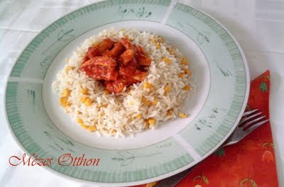 chilis-paradicsomos csirke kukoricás rizzsel