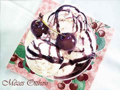 házi gesztenye fagylalt meggyel fotó