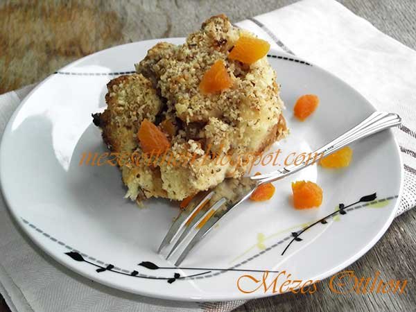 diós rakott kalács aszalt gyümölccsel fotó