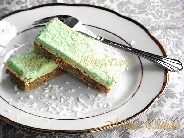 finom diós sütemény mandulakrémmel fotó