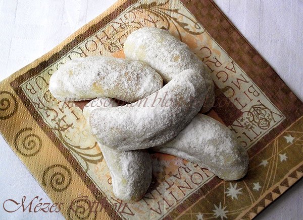 tojás nélküli gesztenyés kifli fotó