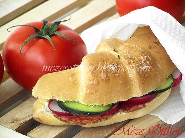 sós kifli reggelire fotó