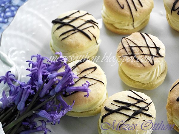 jojó fánk csokival díszítve fotó