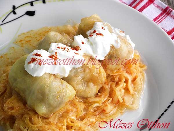 töltött káposzta savanyú káposztából tejföllel fotó