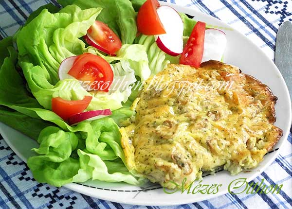 csirkemell sajtos-gombás bundában fotó