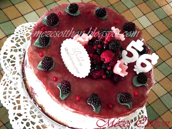 erdei gyümölcsös joghurttorta születésnapra fotó